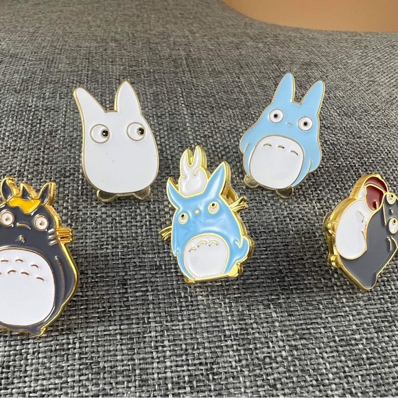 Cute Totoro Enamel Label Pin Hat Clothes Brooches Pins Brooch New - Picture 3 of 3